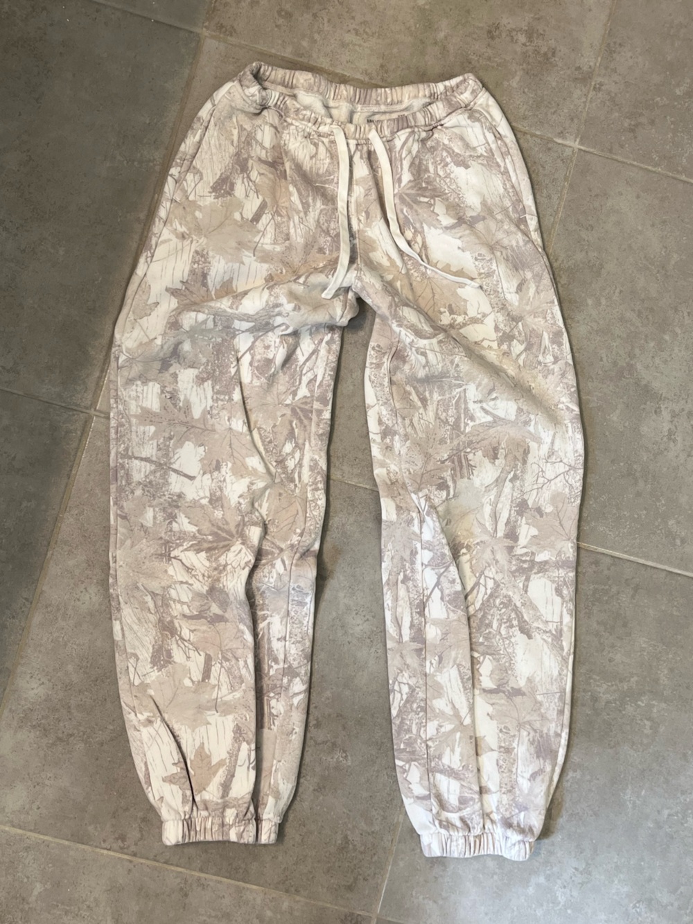 Hollister white camo sweatpants. Size XXS Tall.